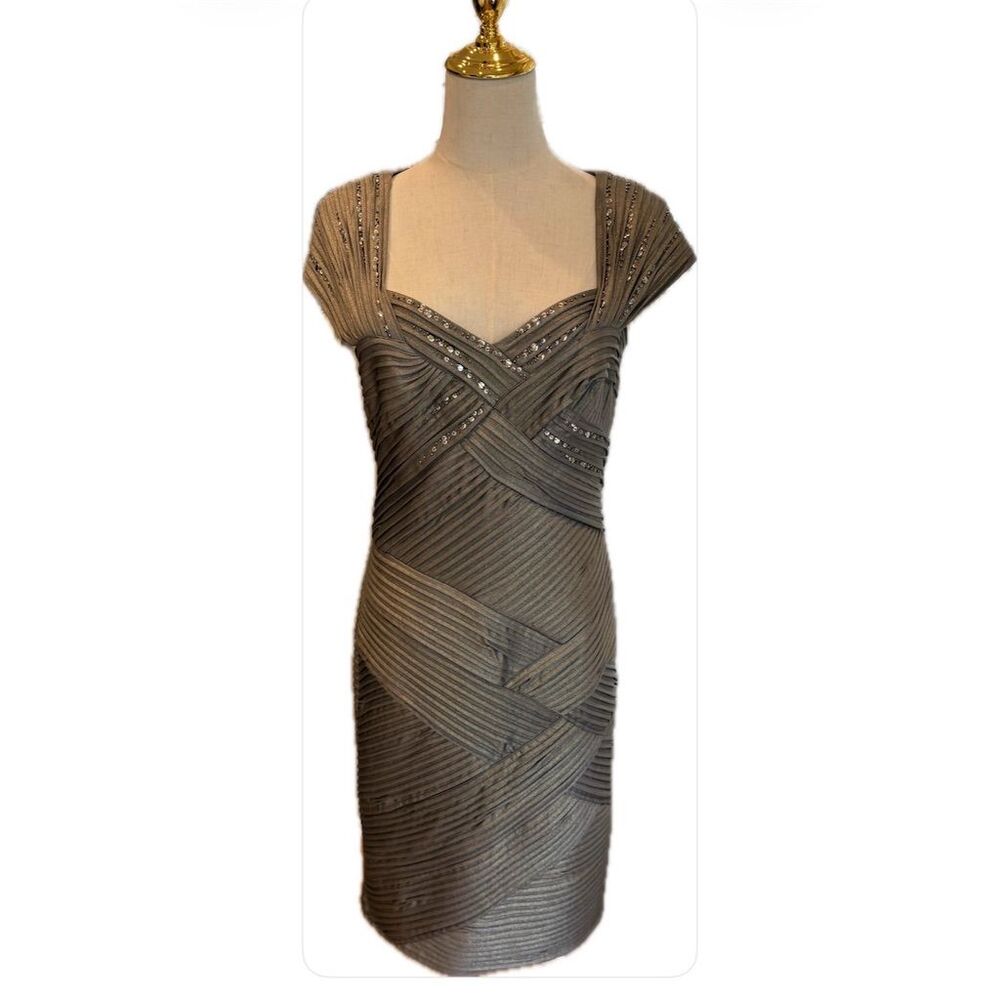 Tadashi Shoji NWOT   Metallic Bodycon Party Dress Sweetheart Neck Cap Sleeves M